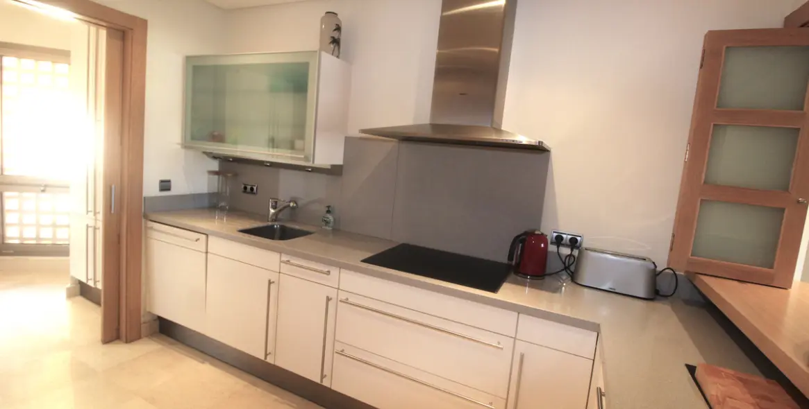 Short-term rent of middle floor apartment in Sierra Blanca 4