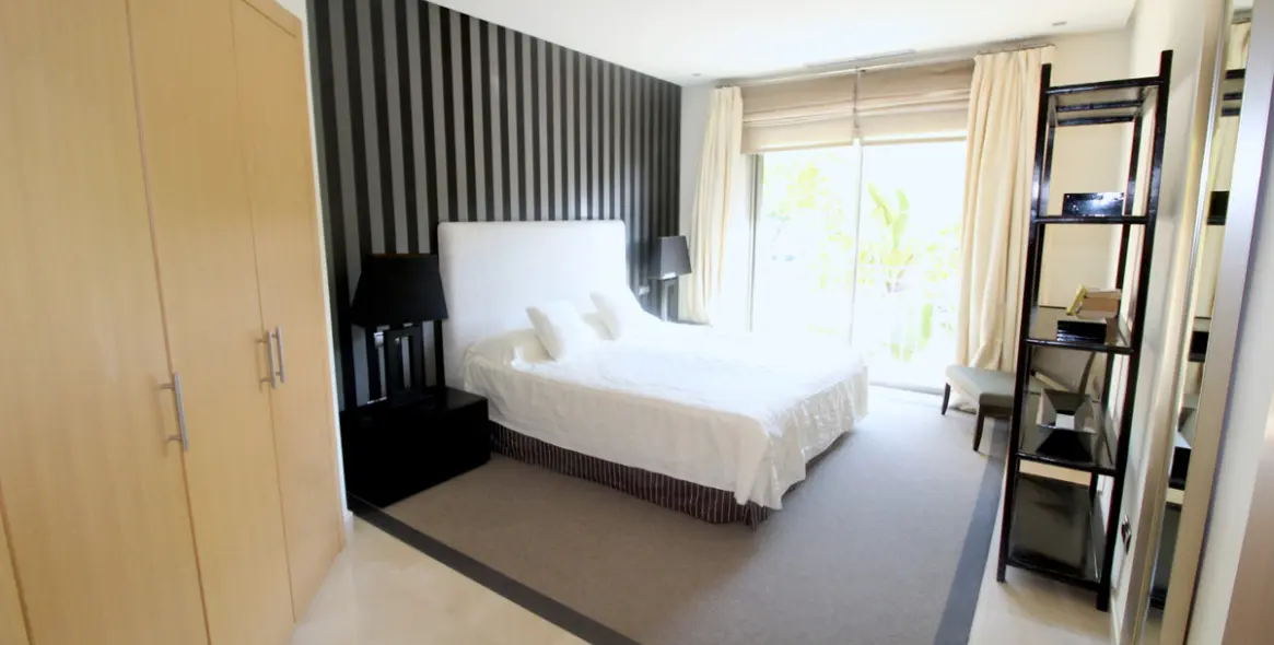 Short-term rent of middle floor apartment in Sierra Blanca 8