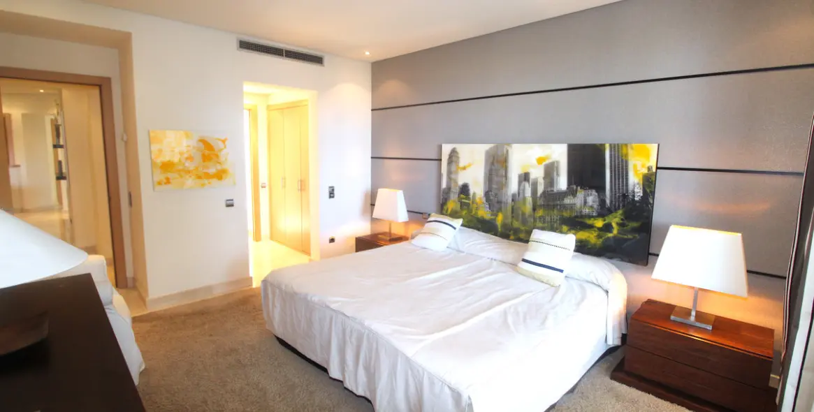 Short-term rent of middle floor apartment in Sierra Blanca 9