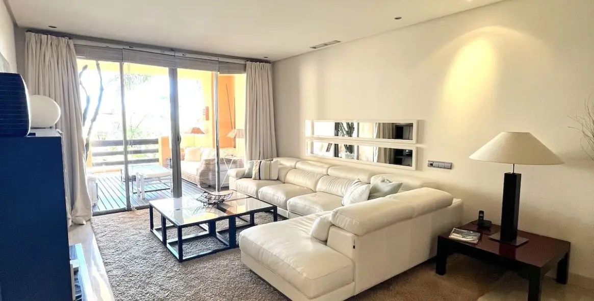 Short-term rent of middle floor apartment in Sierra Blanca 19