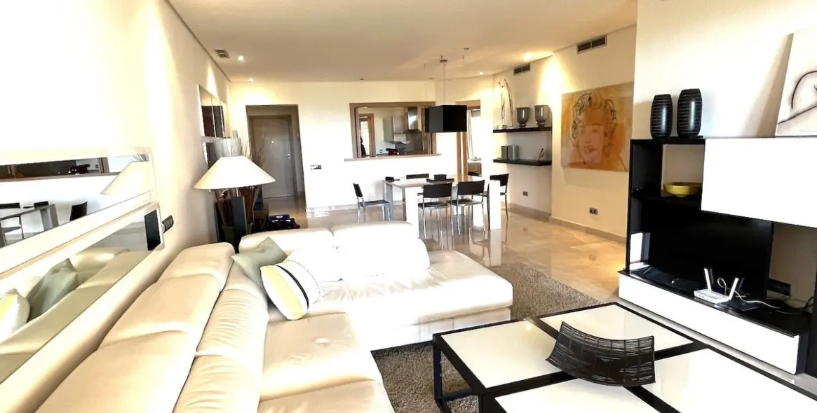 Short-term rent of middle floor apartment in Sierra Blanca 21