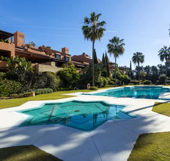 Short-term rent of penthouse in Guadalmina Baja