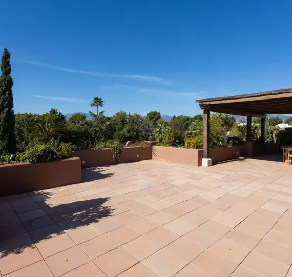 Short-term rent of penthouse in Guadalmina Baja