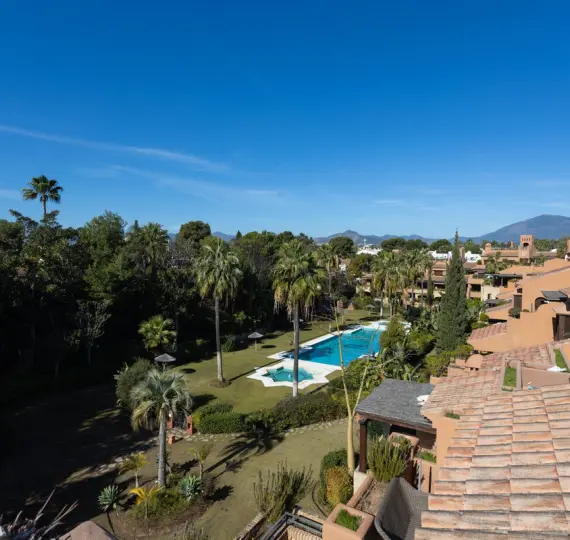 Short-term rent of penthouse in Guadalmina Baja