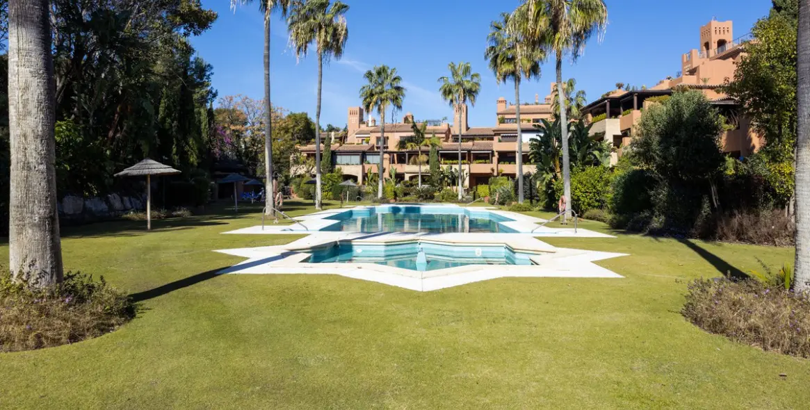 Short-term rent of penthouse in Guadalmina Baja 30