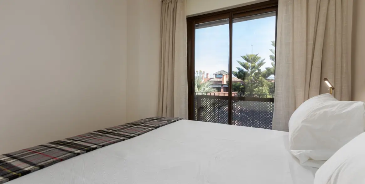 Short-term rent of penthouse in Guadalmina Baja 33