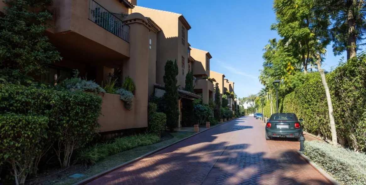 Short-term rent of penthouse in Guadalmina Baja 38