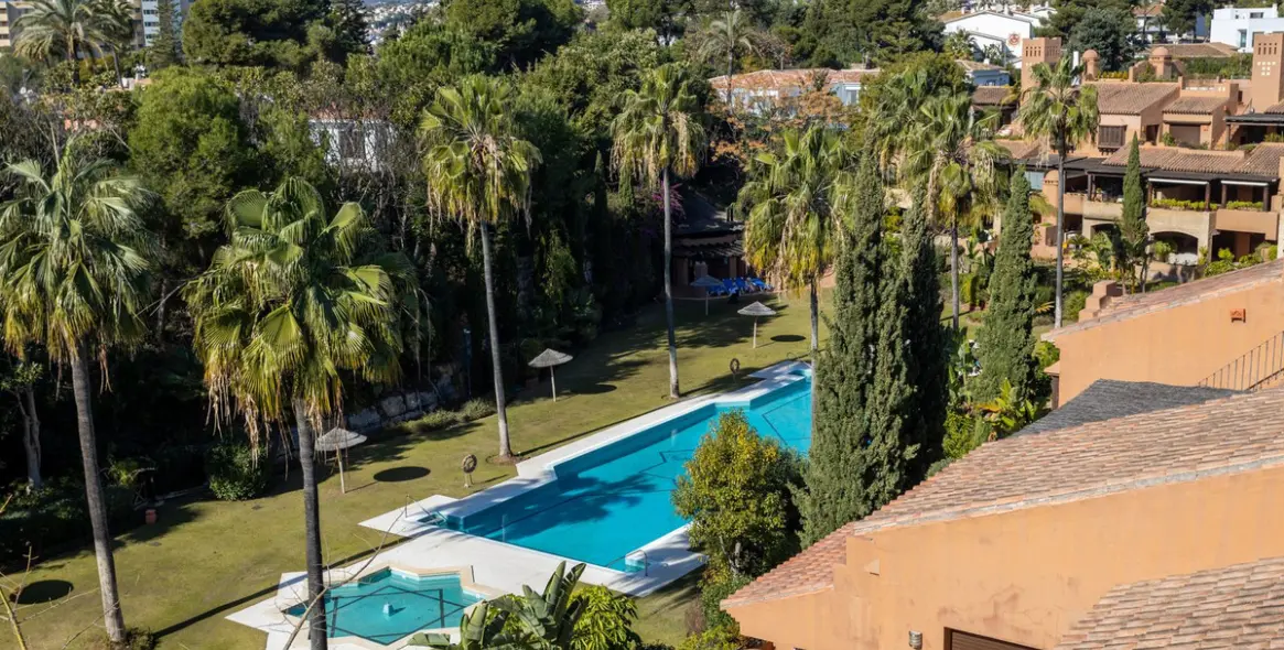 Short-term rent of penthouse in Guadalmina Baja 52