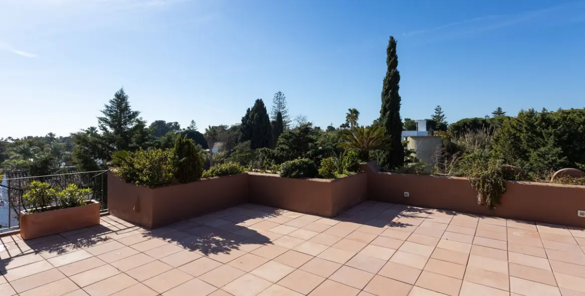 Short-term rent of penthouse in Guadalmina Baja 53