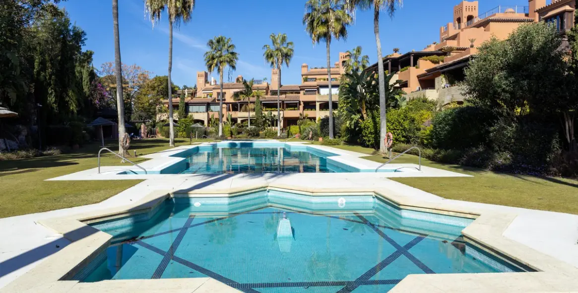 Short-term rent of penthouse in Guadalmina Baja 60