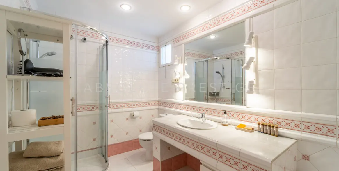 Short-term rent of detached villa in Nueva Andalucía 26