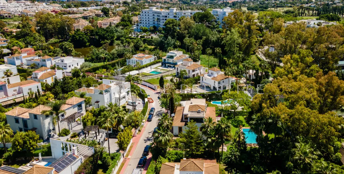 Short-term rent of detached villa in Nueva Andalucía 34