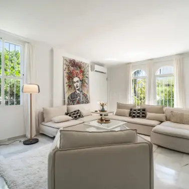Short-term rent of detached villa in Nueva Andalucía