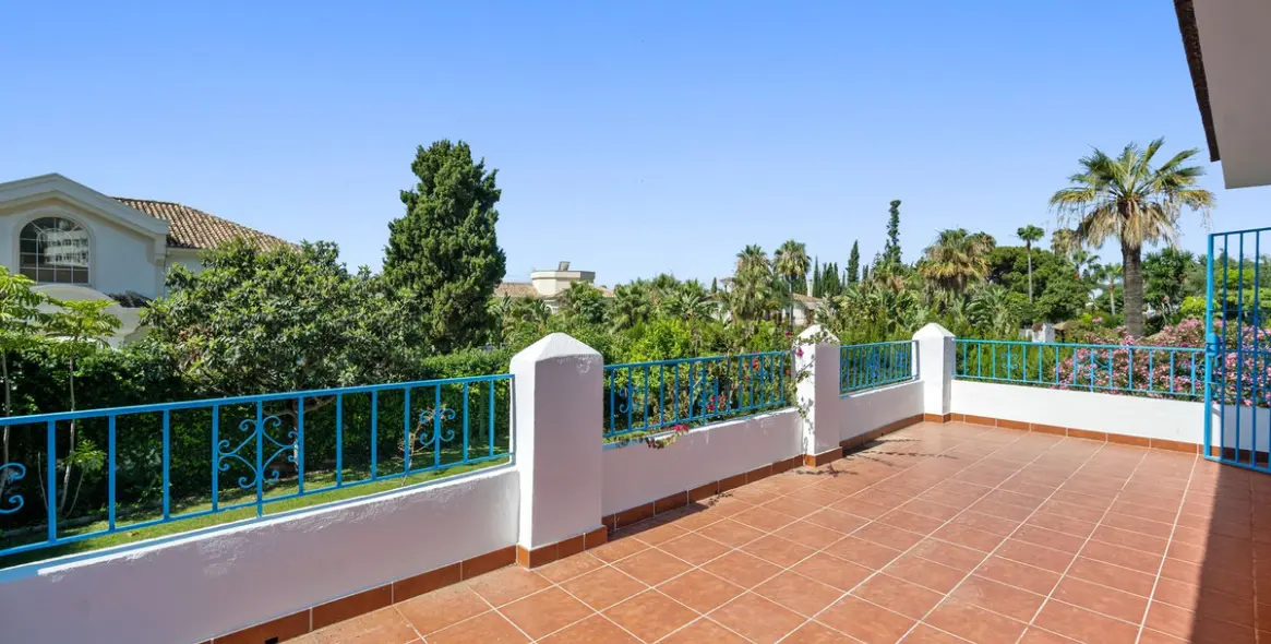 Short-term rent of detached villa in Marbella 13