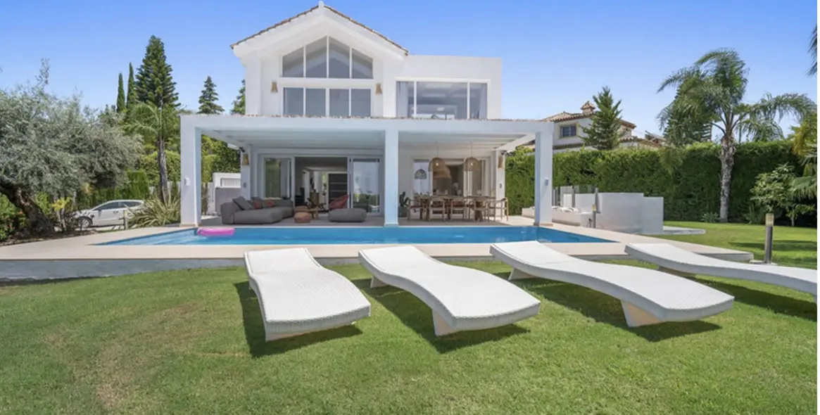 Long-term rent of detached villa in El Paraiso 1