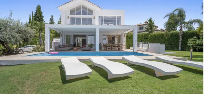 Long-term rent of detached villa in El Paraiso 0