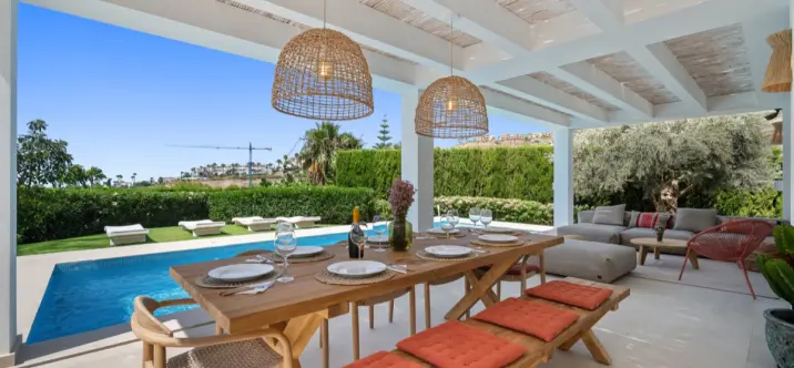 Long-term rent of detached villa in El Paraiso 2