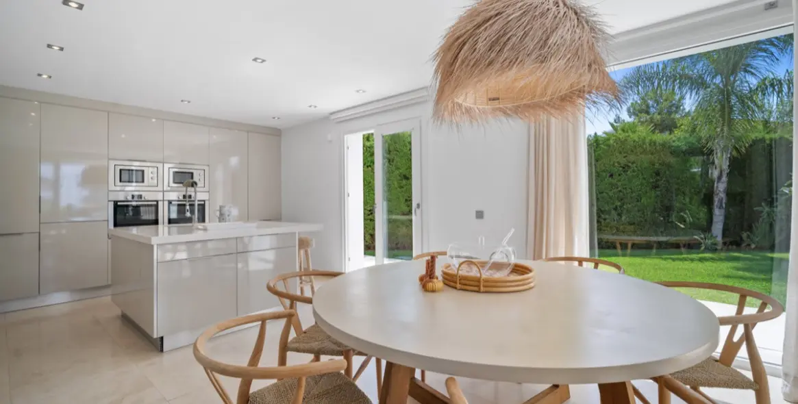 Long-term rent of detached villa in El Paraiso 5