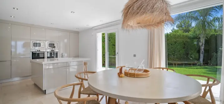 Long-term rent of detached villa in El Paraiso 4