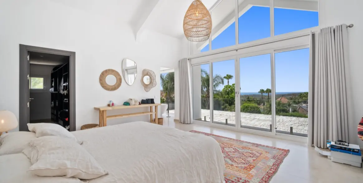 Long-term rent of detached villa in El Paraiso 6