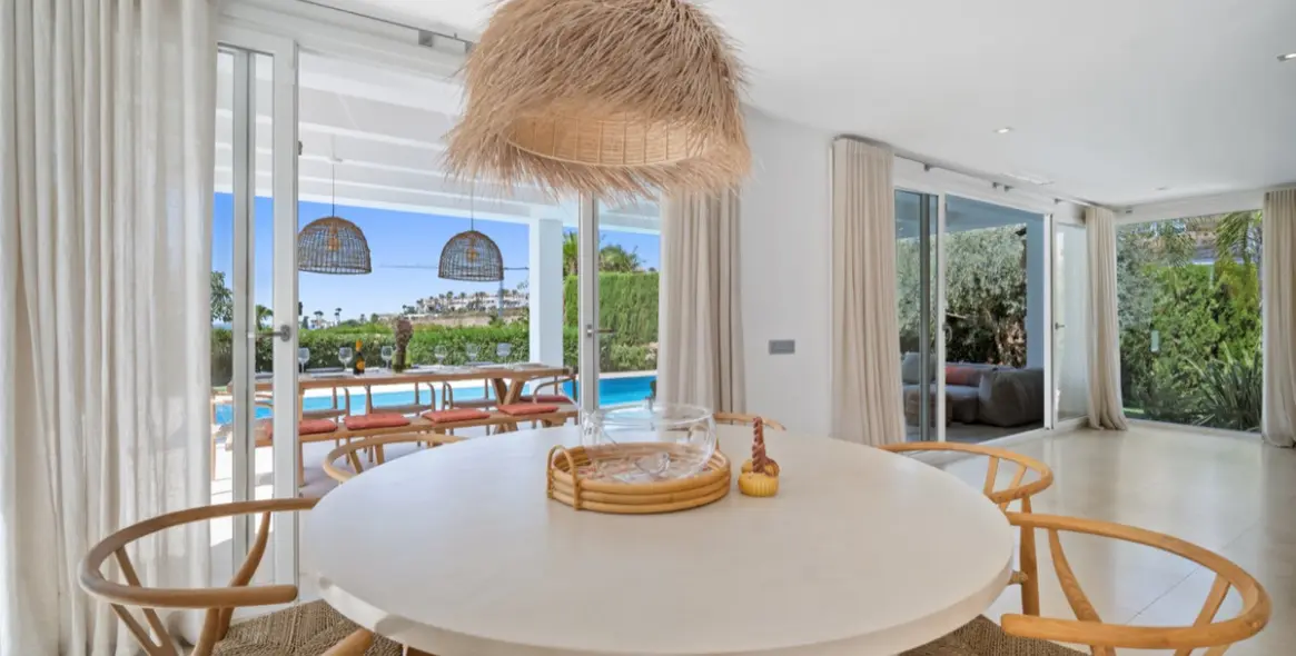 Long-term rent of detached villa in El Paraiso 11