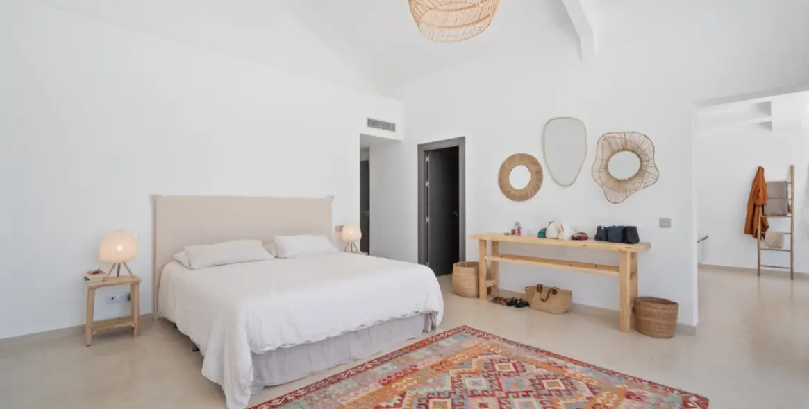 Long-term rent of detached villa in El Paraiso 16