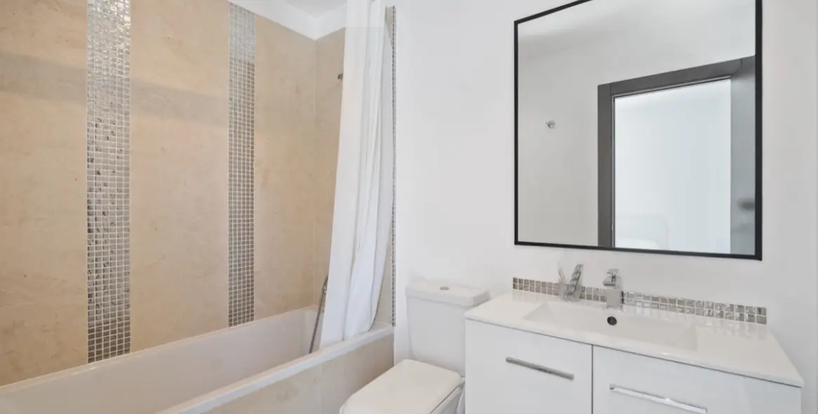 Long-term rent of detached villa in El Paraiso 17