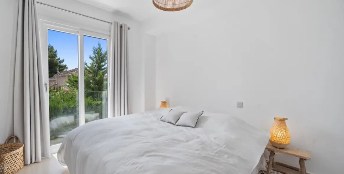 Long-term rent of detached villa in El Paraiso 22