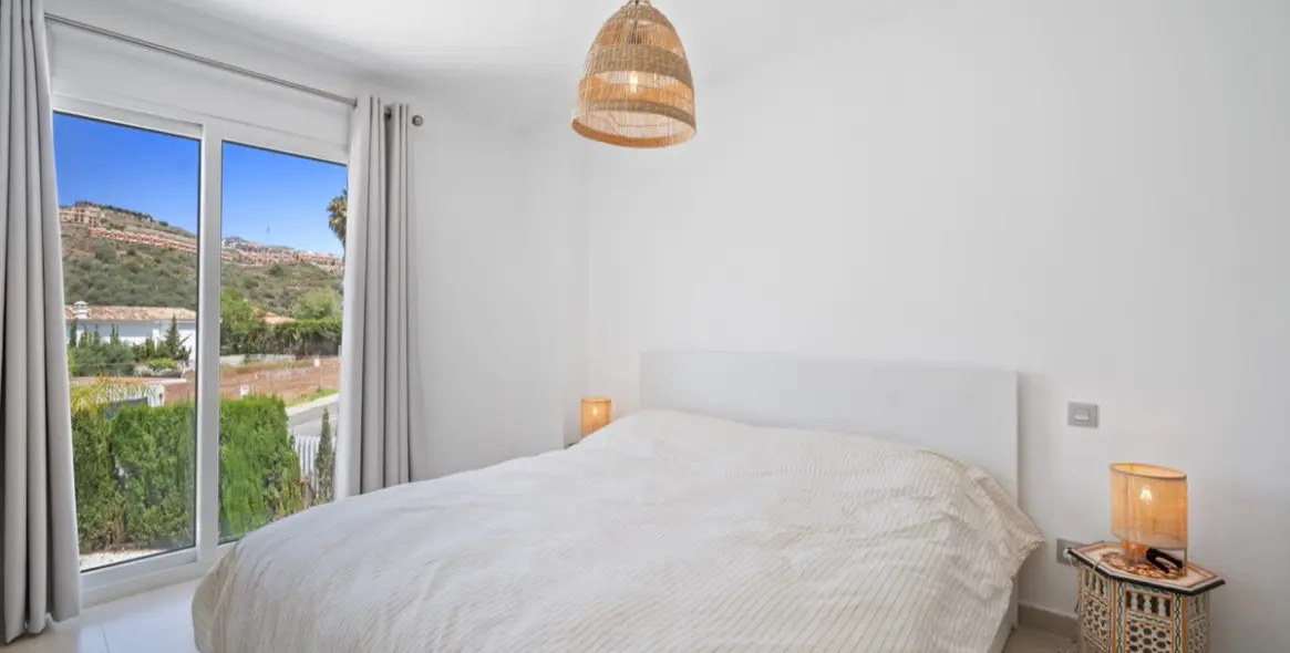 Long-term rent of detached villa in El Paraiso 26