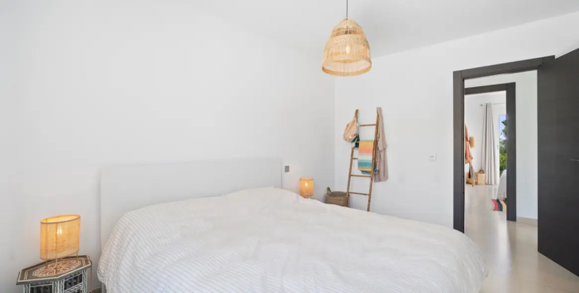 Long-term rent of detached villa in El Paraiso 27