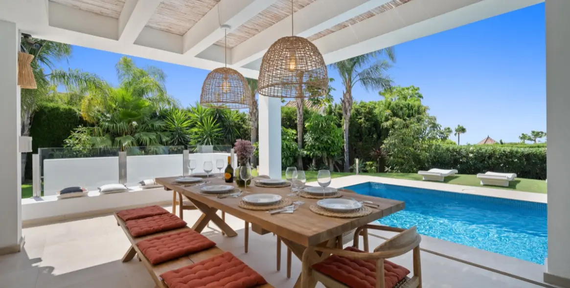 Long-term rent of detached villa in El Paraiso 30