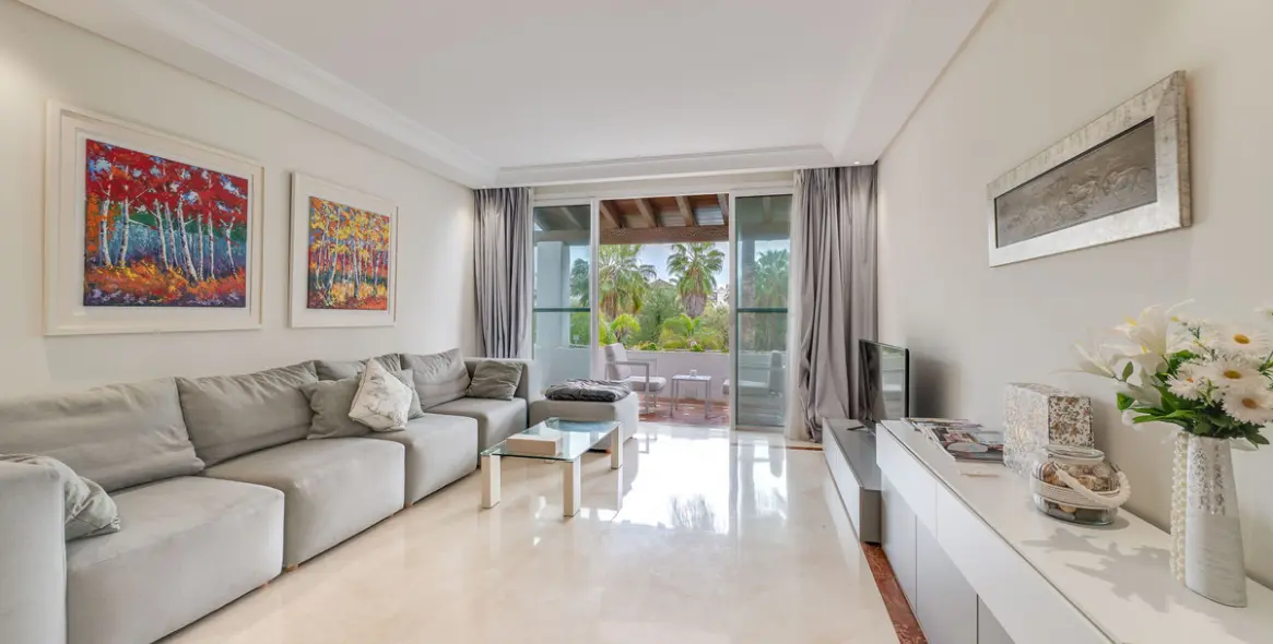 Short-term rent of penthouse duplex in Puerto Banús 2