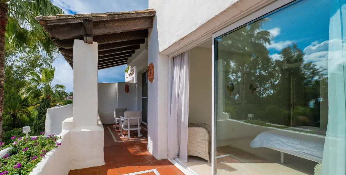 Short-term rent of penthouse duplex in Puerto Banús 6
