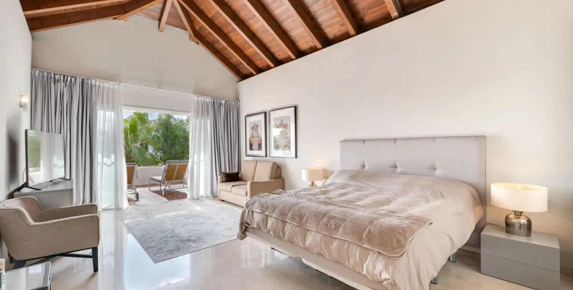 Short-term rent of penthouse duplex in Puerto Banús 8