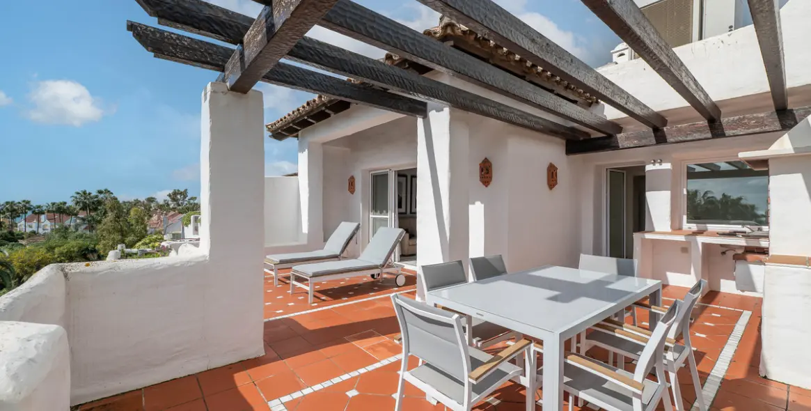 Short-term rent of penthouse duplex in Puerto Banús 11