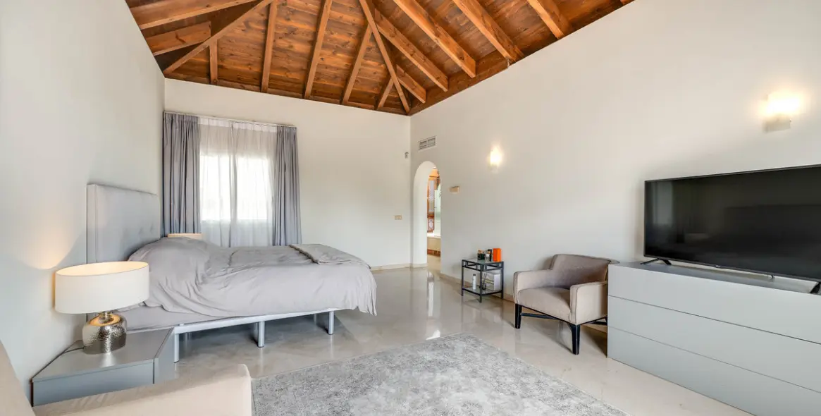 Short-term rent of penthouse duplex in Puerto Banús 13