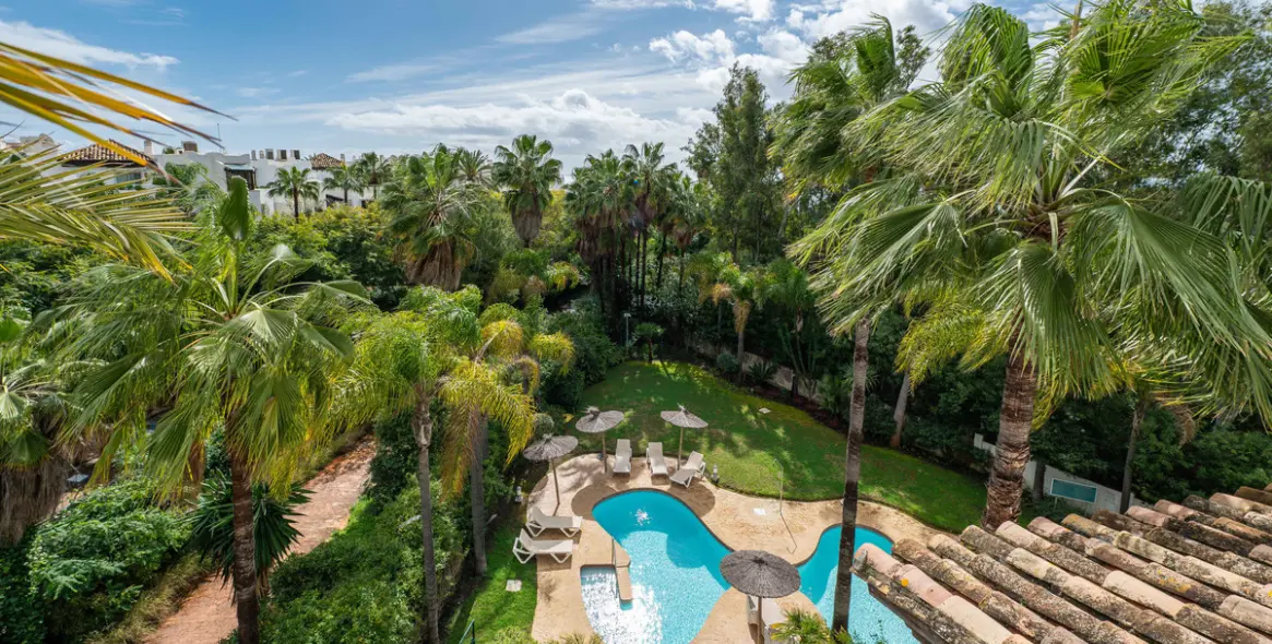 Short-term rent of penthouse duplex in Puerto Banús 14
