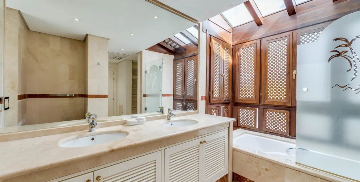 Short-term rent of penthouse duplex in Puerto Banús 15
