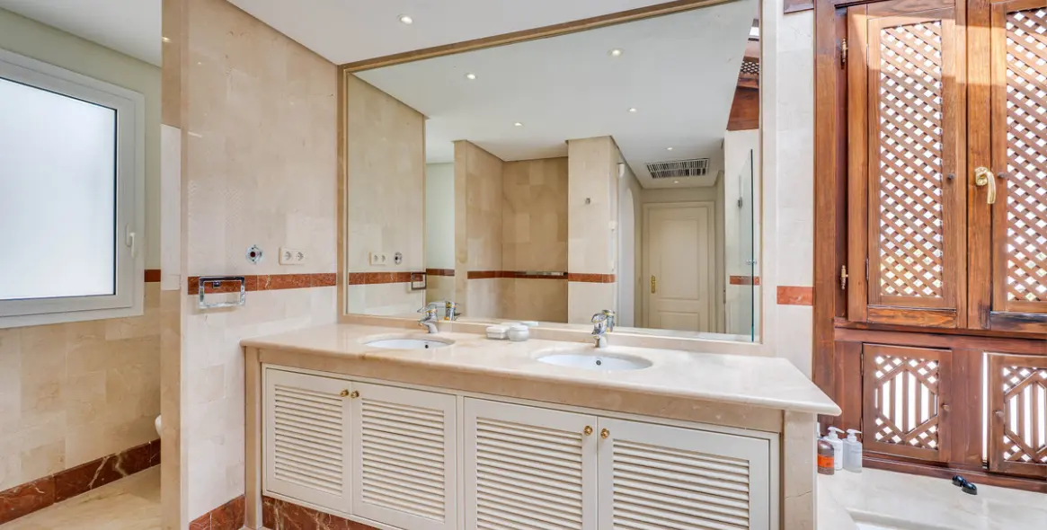 Short-term rent of penthouse duplex in Puerto Banús 16