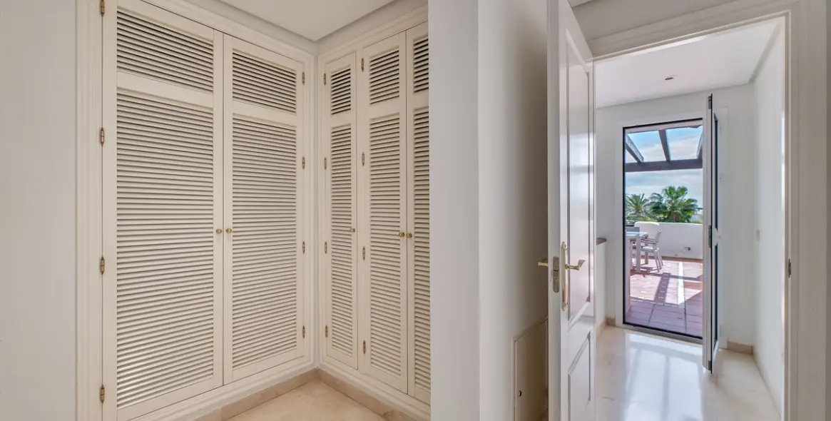Short-term rent of penthouse duplex in Puerto Banús 17