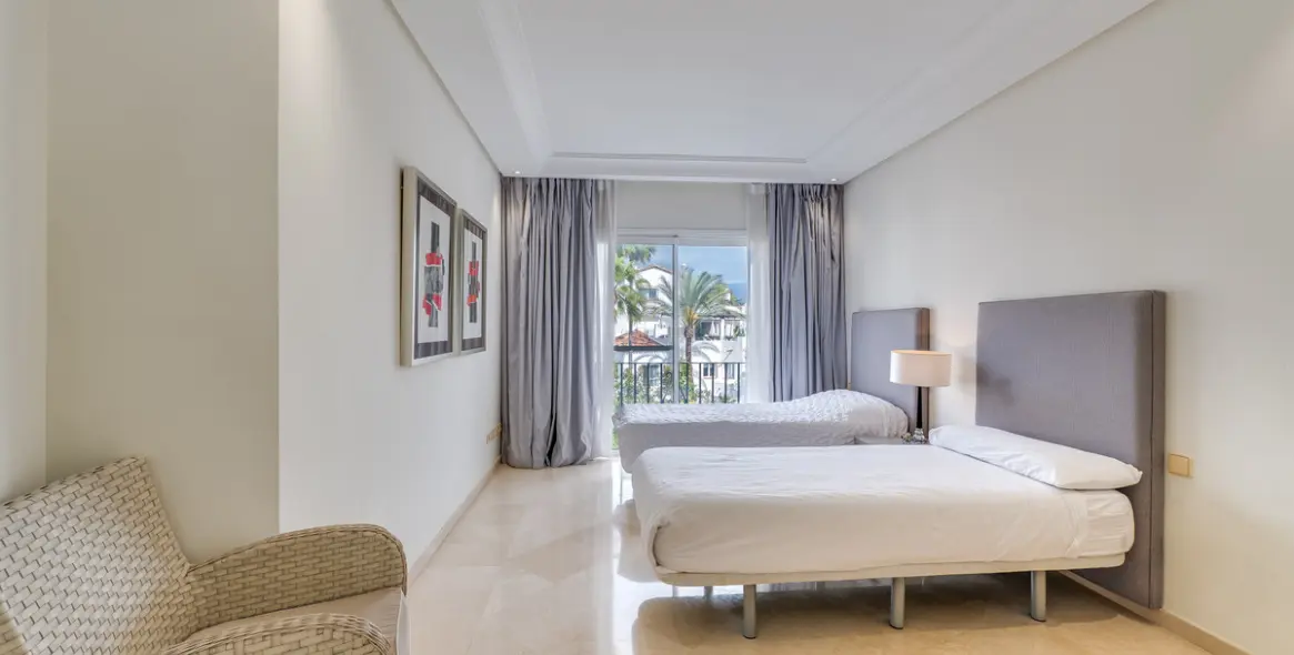 Short-term rent of penthouse duplex in Puerto Banús 18
