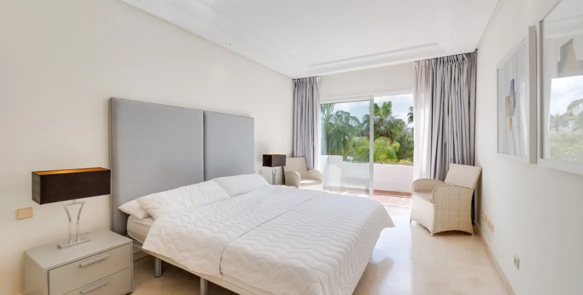 Short-term rent of penthouse duplex in Puerto Banús 21