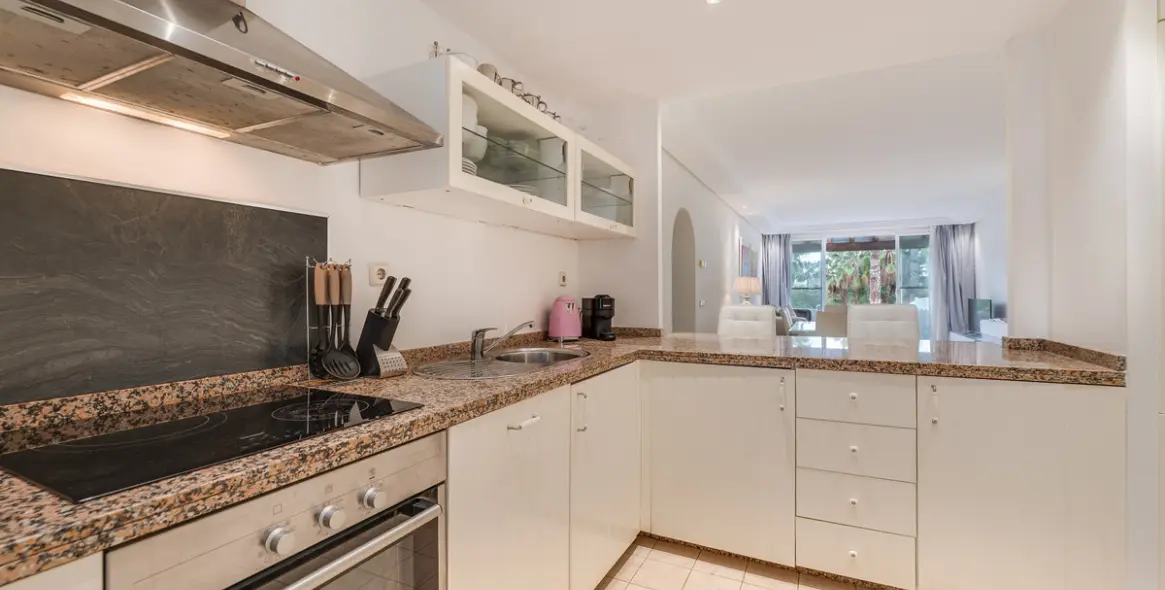 Short-term rent of penthouse duplex in Puerto Banús 22