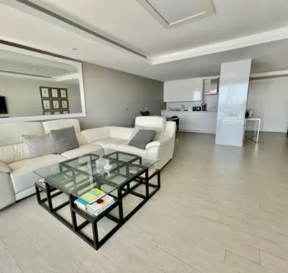 Short-term rent of middle floor apartment in Puerto Banús