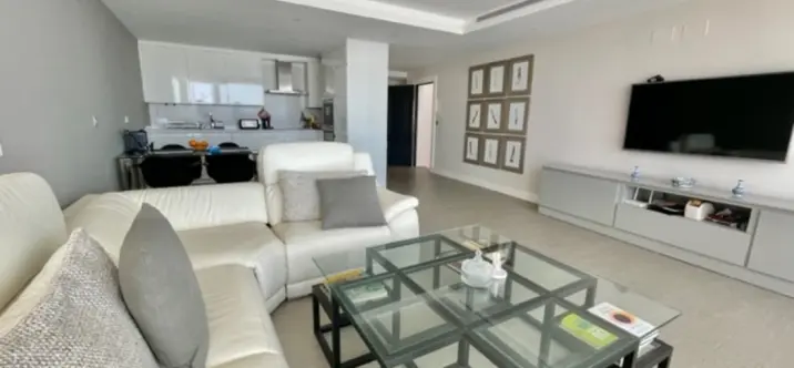 Short-term rent of middle floor apartment in Puerto Banús 3