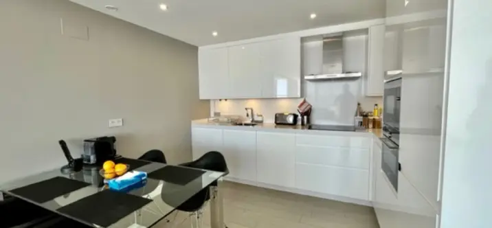 Short-term rent of middle floor apartment in Puerto Banús 4