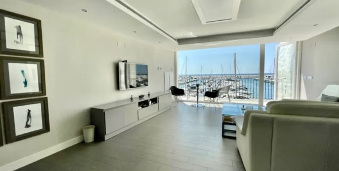 Краткосрочная аренда апартаментов на среднем этаже в Puerto Banús 7