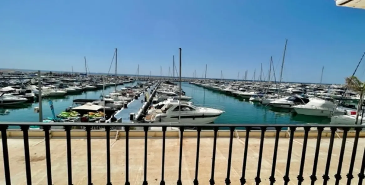 Краткосрочная аренда апартаментов на среднем этаже в Puerto Banús 10