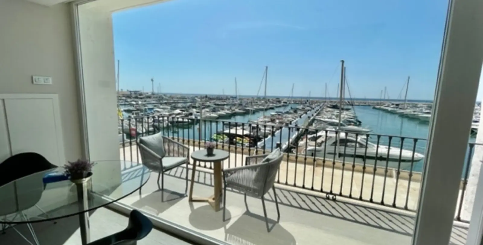 Краткосрочная аренда апартаментов на среднем этаже в Puerto Banús 1