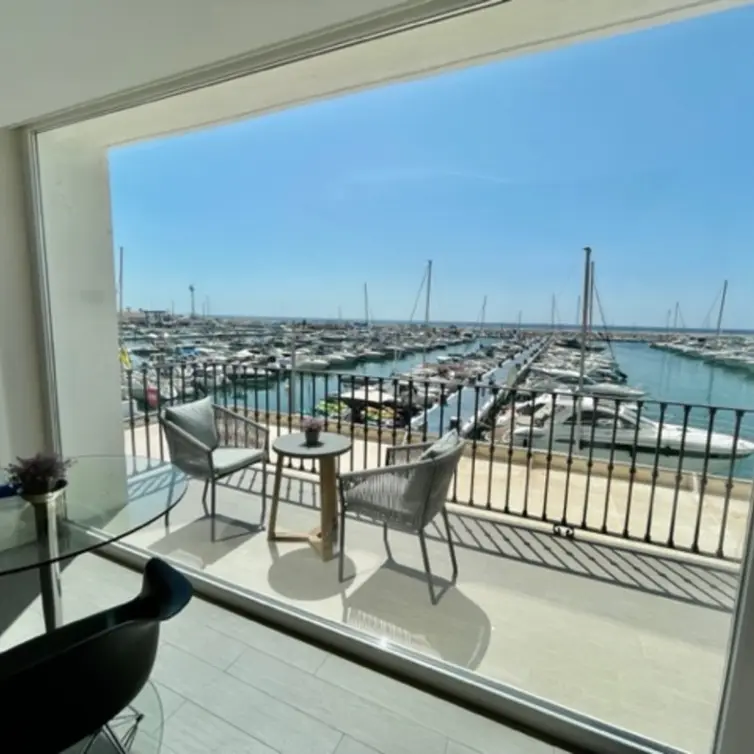 Краткосрочная аренда апартаментов на среднем этаже в Puerto Banús